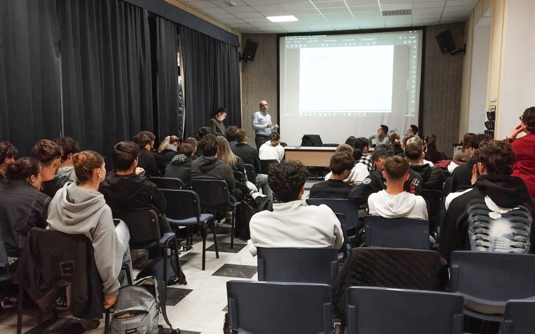 Zini Elio incontra i futuri geometri