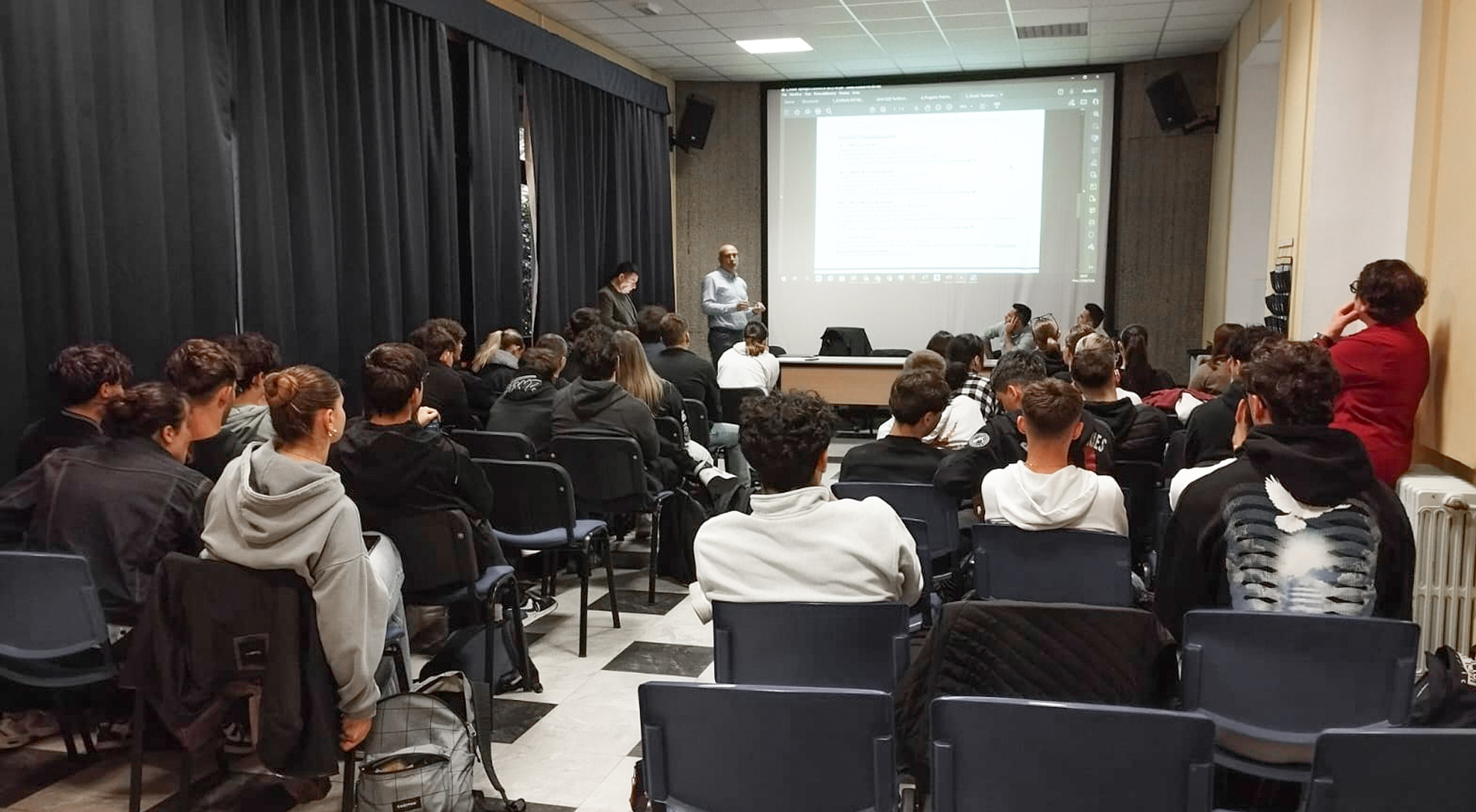 Zini Elio incontra i futuri geometri