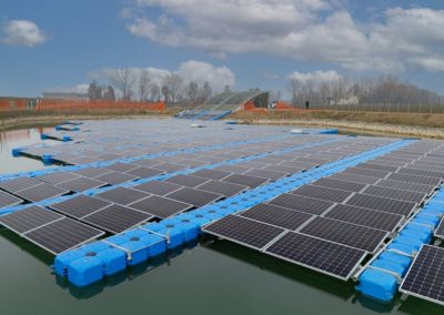 impianto fotovoltaico galleggiante installato da Zini Elio S.r.l. su un bacino d'acqua