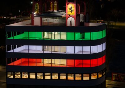 La storica Torre dell'Autodromo di Imola illuminata con il tricolore italiano dopo gli interventi di Zini Elio S.r.l.